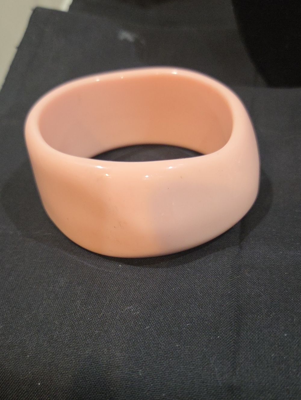 CHUNKY LUCITE BANGLE BRACELET